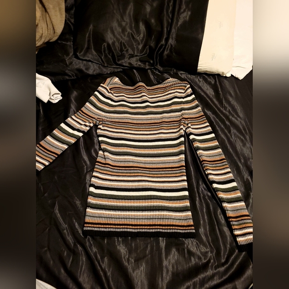 sweater - Picture 3 of 3